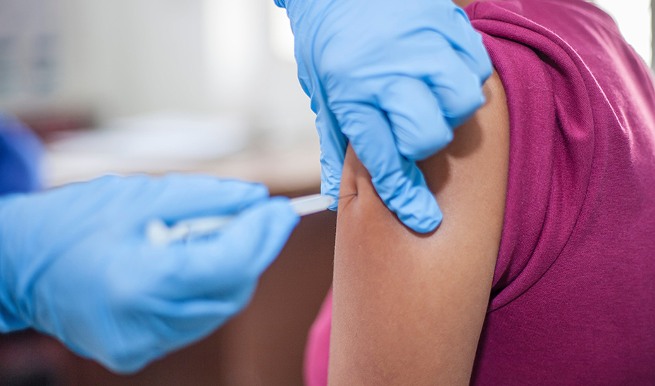 Imagen del artículo Salud comienza la vacunación contra la gripe y covid para mayores de 60 años y grupos profesionales